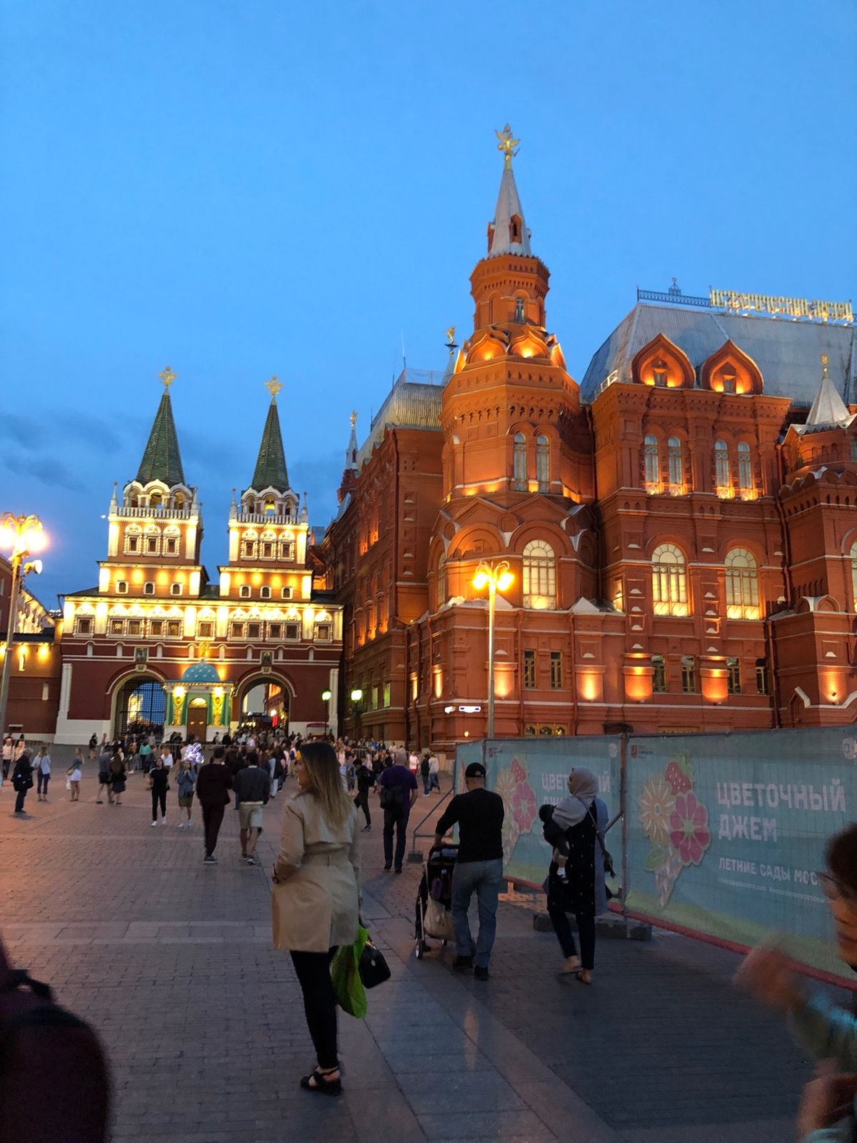 町歩き。次の日の早朝、サンクトペテルブルクに発つのでその予習がてら、
レニ...