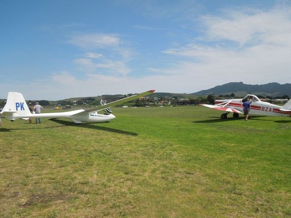 ニュージーランド・ハミルトン「New Zealand🇳🇿Hamilton ホームステイ」の写真：エンジンのない飛行機☆