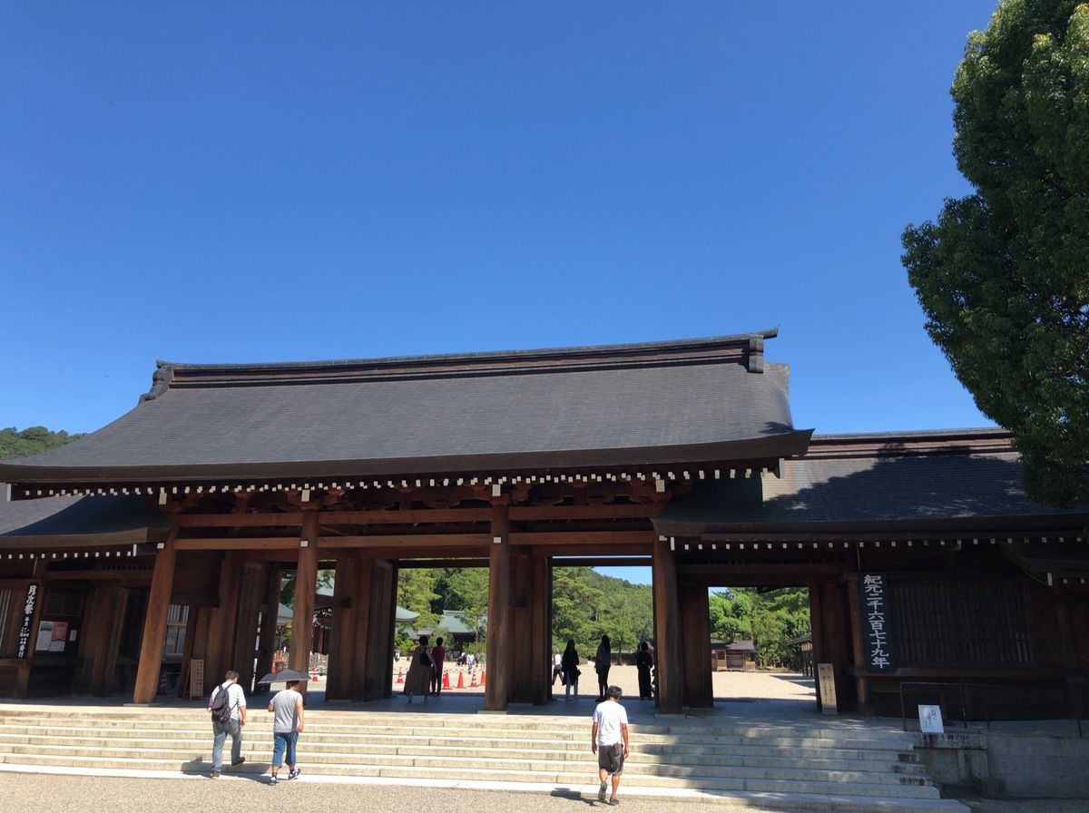 神武天皇を祀った橿原神宮。日本書紀の記述によると2679年前にこの橿原宮で...