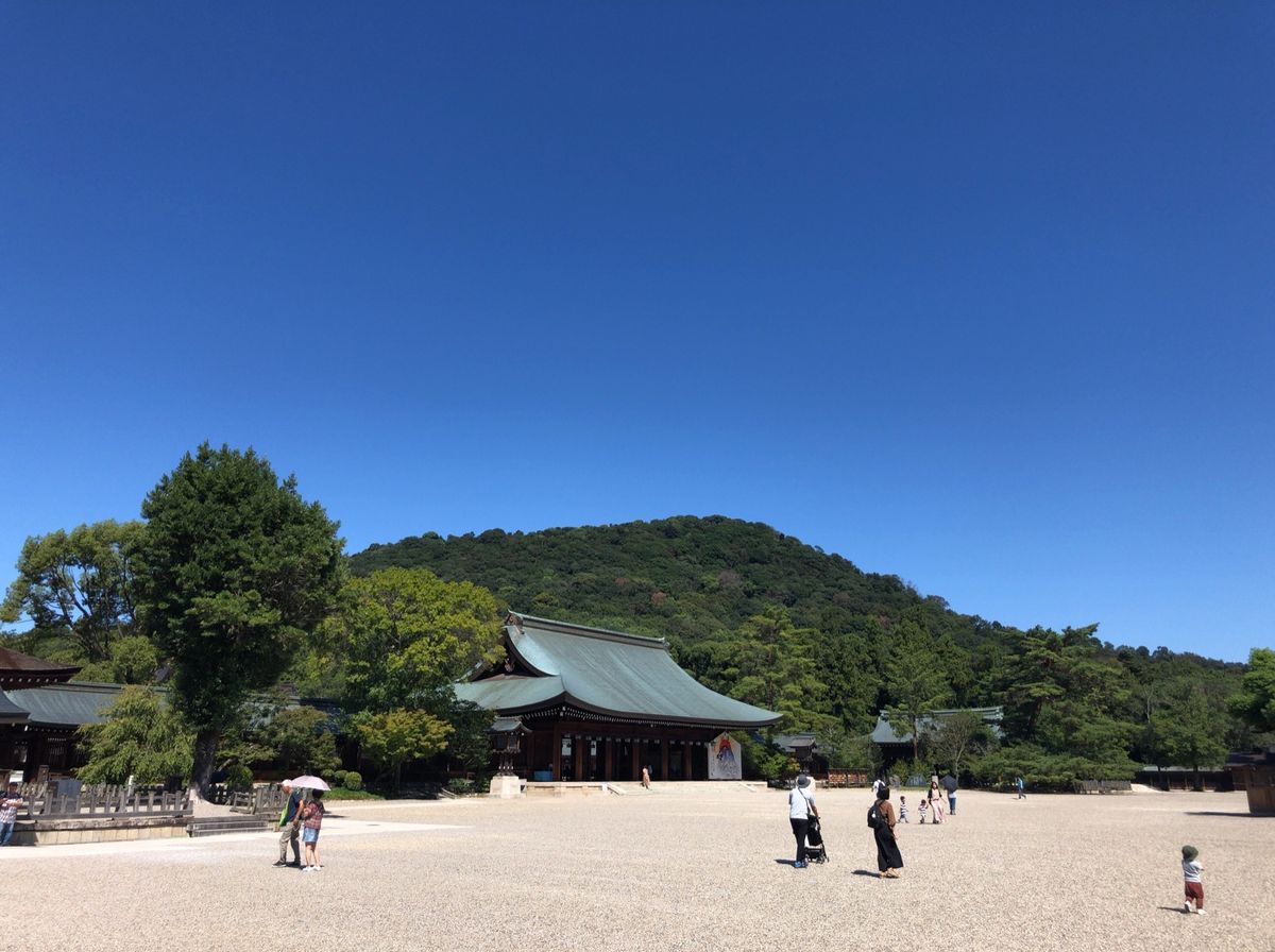 神武天皇を祀った橿原神宮。日本書紀の記述によると2679年前にこの橿原宮で...