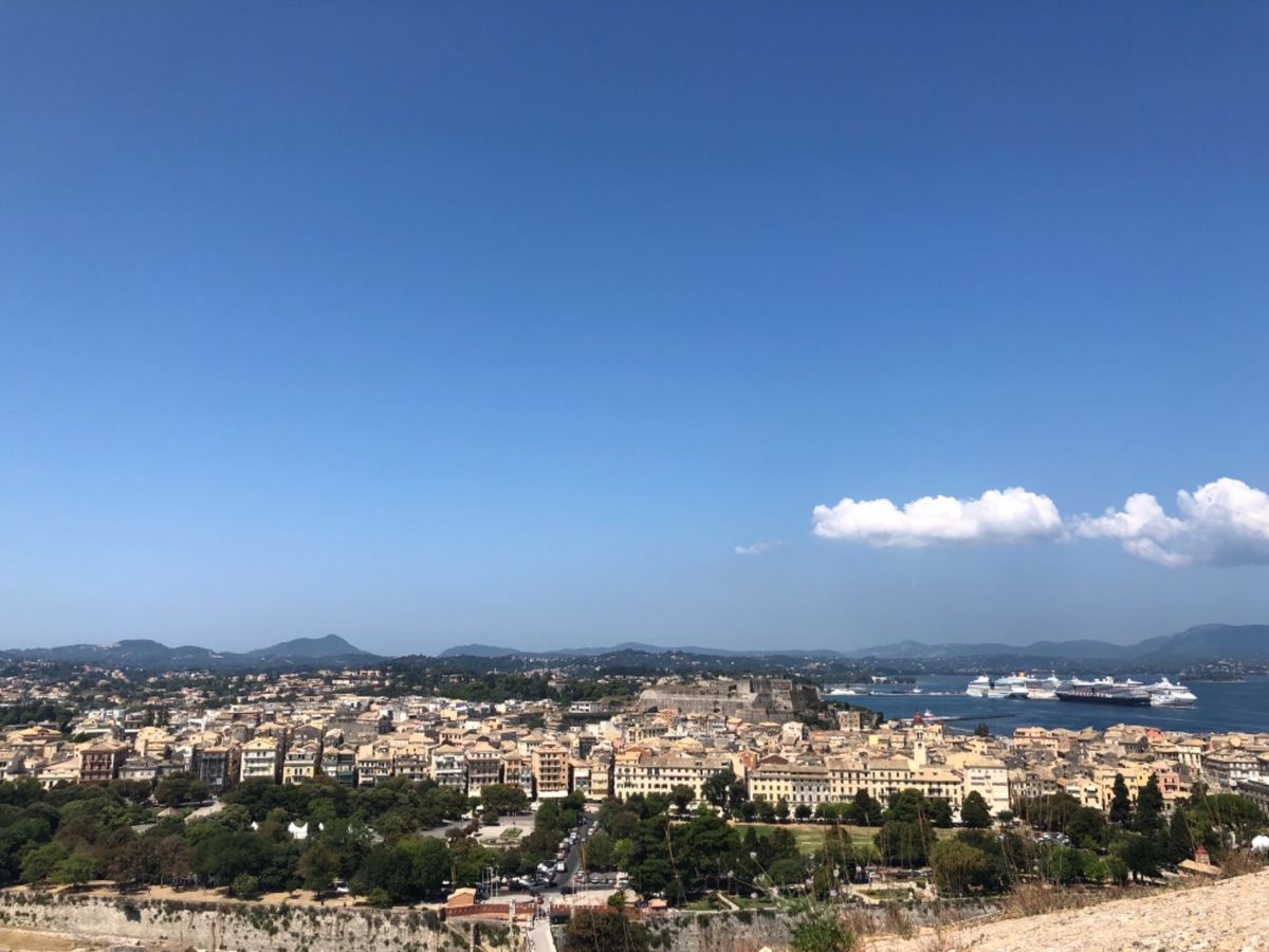 コルフ島。はじめてのギリシャに、入国。旧市街の街並みが世界遺産だそうです。