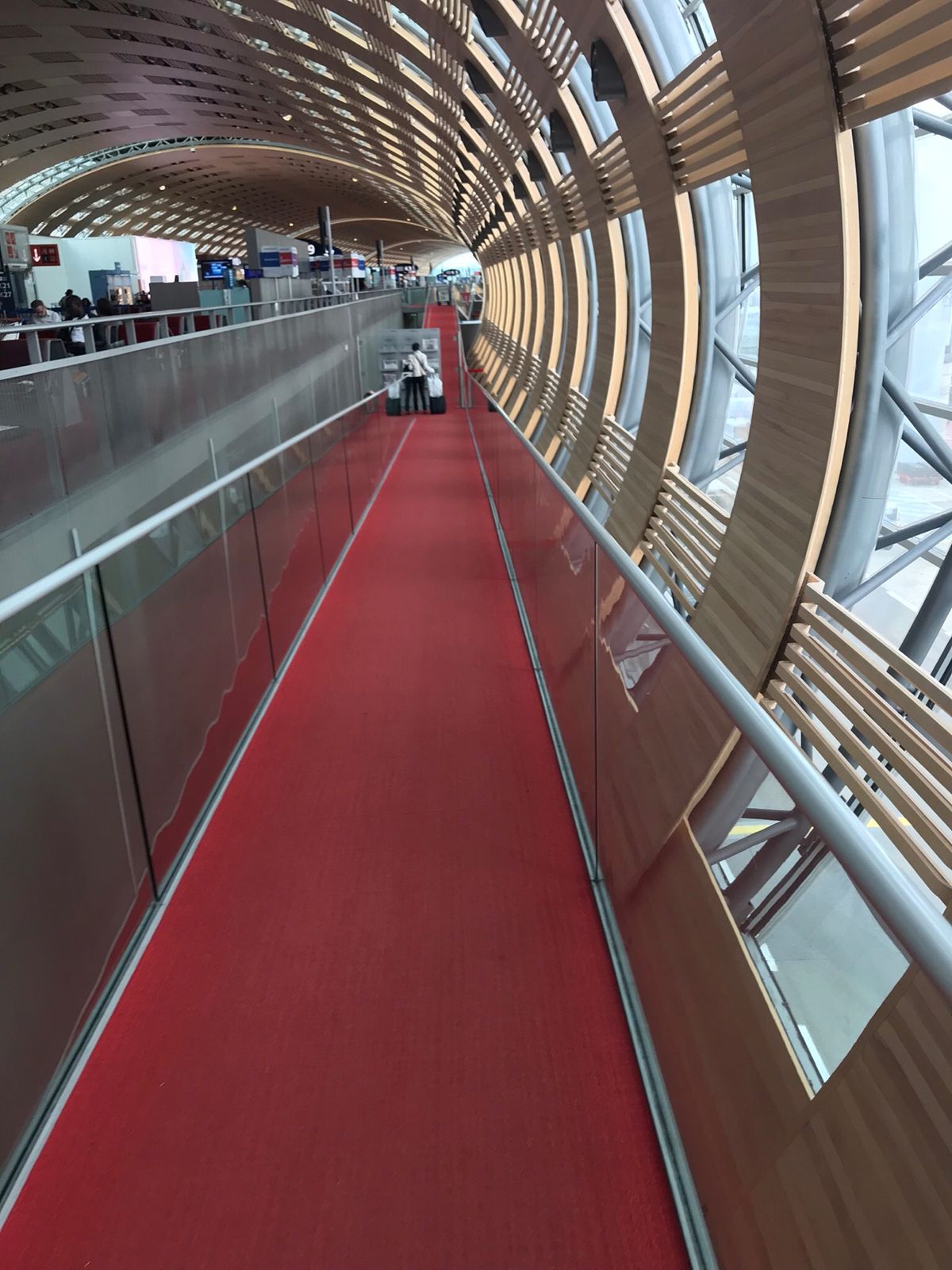 シャルルドゴール空港、清々しい気持ちでフランスを発つとき。
また必ず来る。