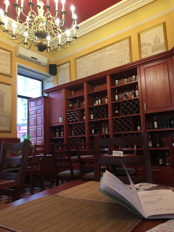 ルーマニア・Bucharest「東欧革命について、ルーマニア」の写真：ルーマニアのご飯。ガイドブックにも載って...