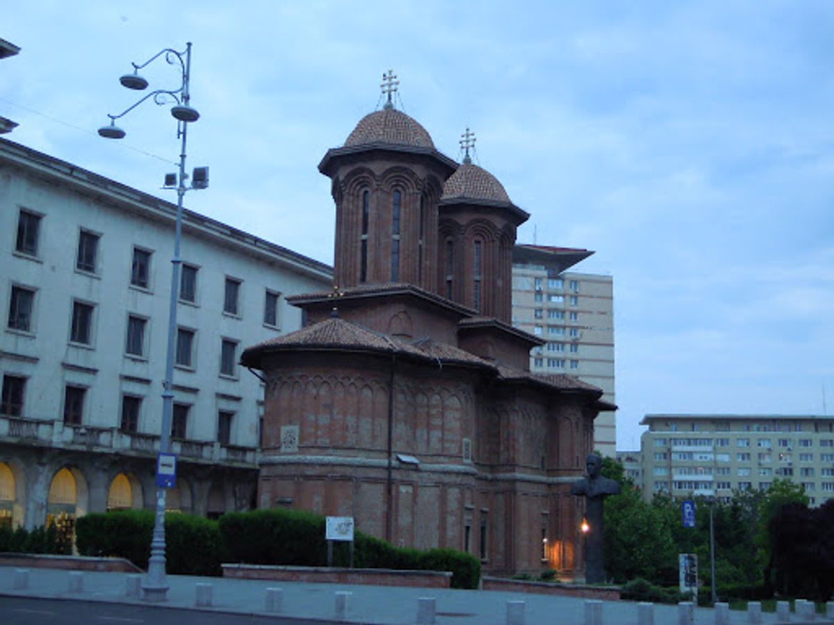 日没近く、ホテル周辺を散策。ホテル前(Capitol)の広場、Teatru...