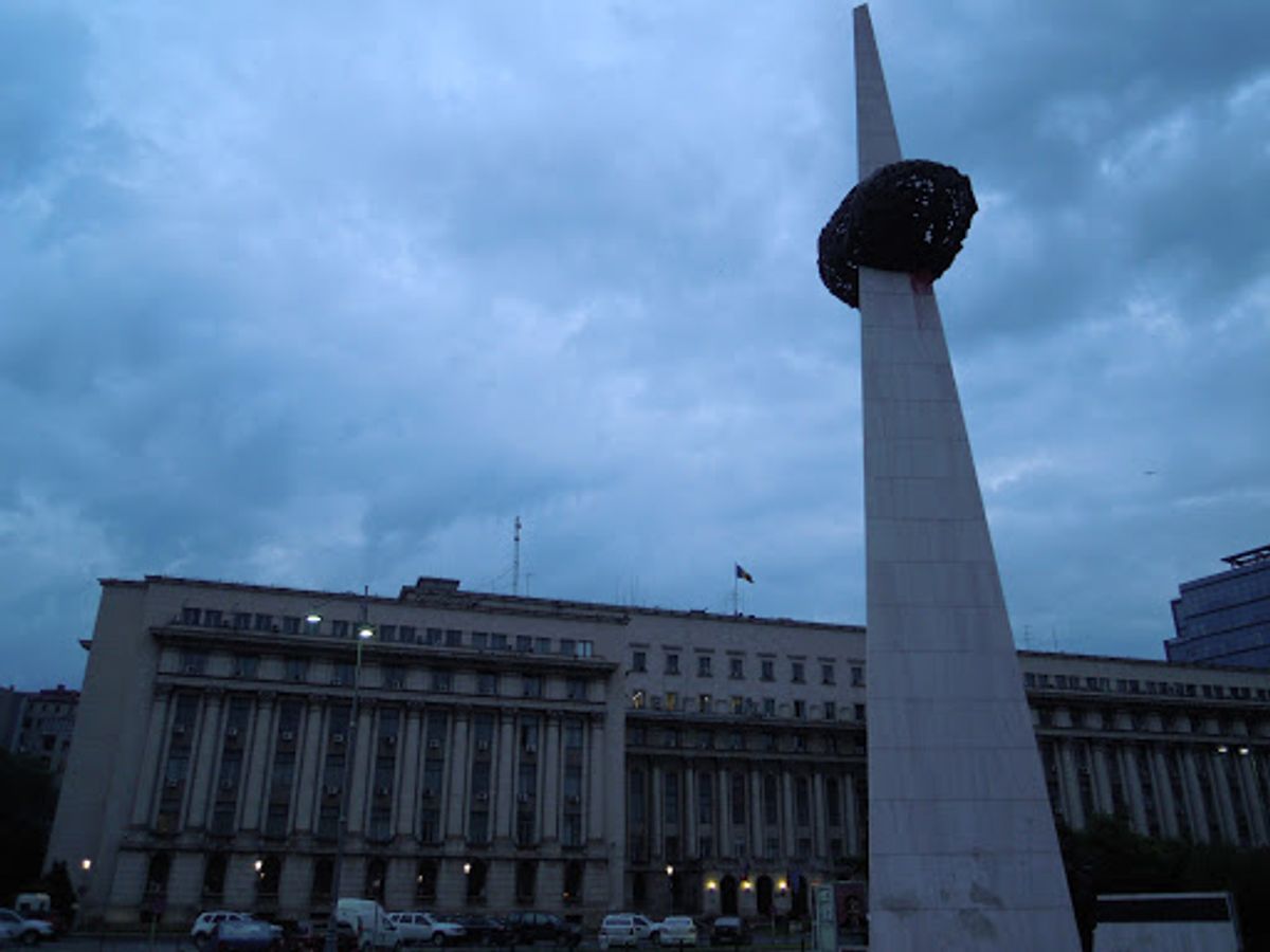 日没近く、ホテル周辺を散策。ホテル前(Capitol)の広場、Teatru...