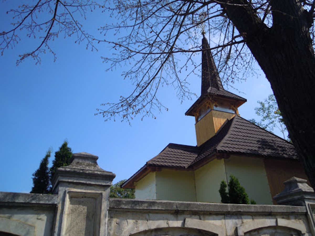 仕方なしに国民の館を一周してみても入れる雰囲気はなく(とにかく巨大なので、...