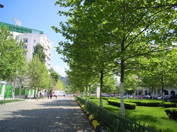 ルーマニア・Bucharest「東欧革命について、ルーマニア」の写真：戻ってきて、統一広場から坂を上がった所に...