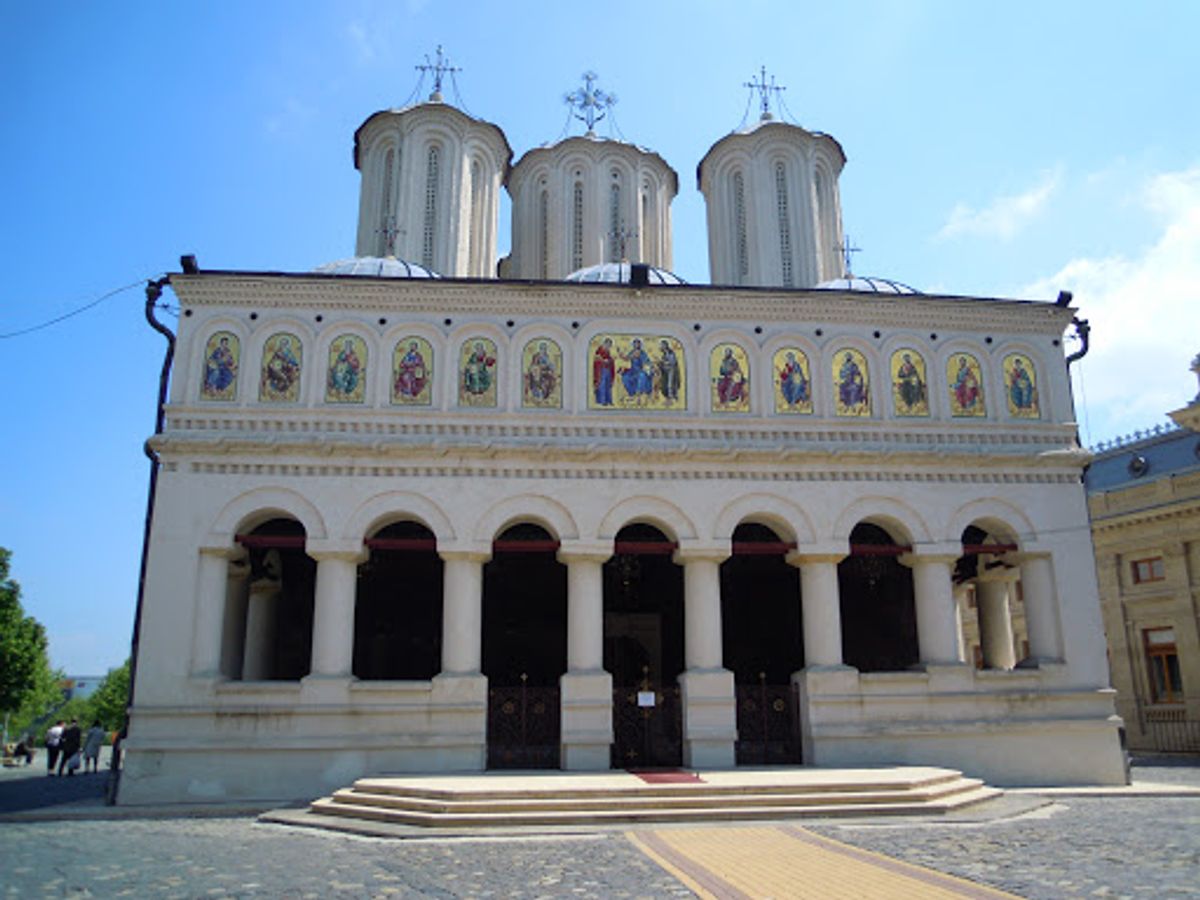 戻ってきて、統一広場から坂を上がった所にある大主教教会へ。