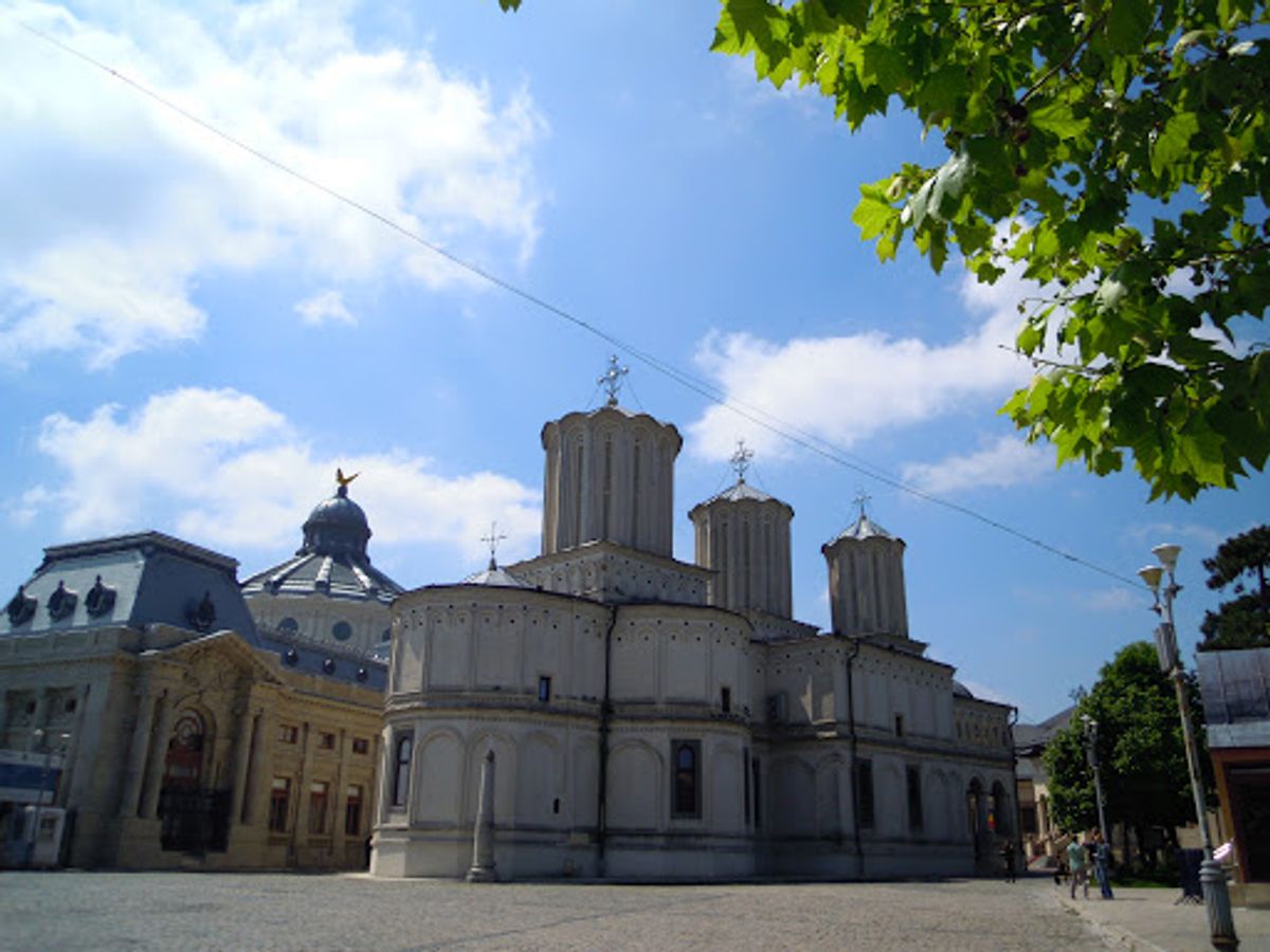 戻ってきて、統一広場から坂を上がった所にある大主教教会へ。