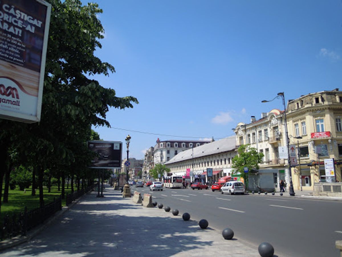 統一広場周辺散策。スタバは「まがいモンじゃないよね？」と思うくらい質素。中...