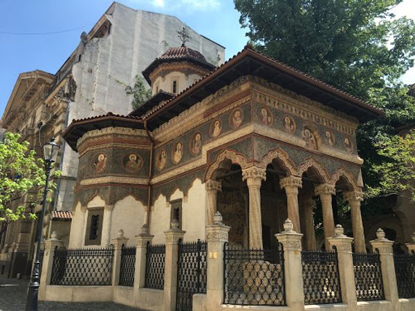 ルーマニア・Bucharest「東欧革命について、ルーマニア」の写真：スタヴロポレオス教会。ブカレストで最も古...