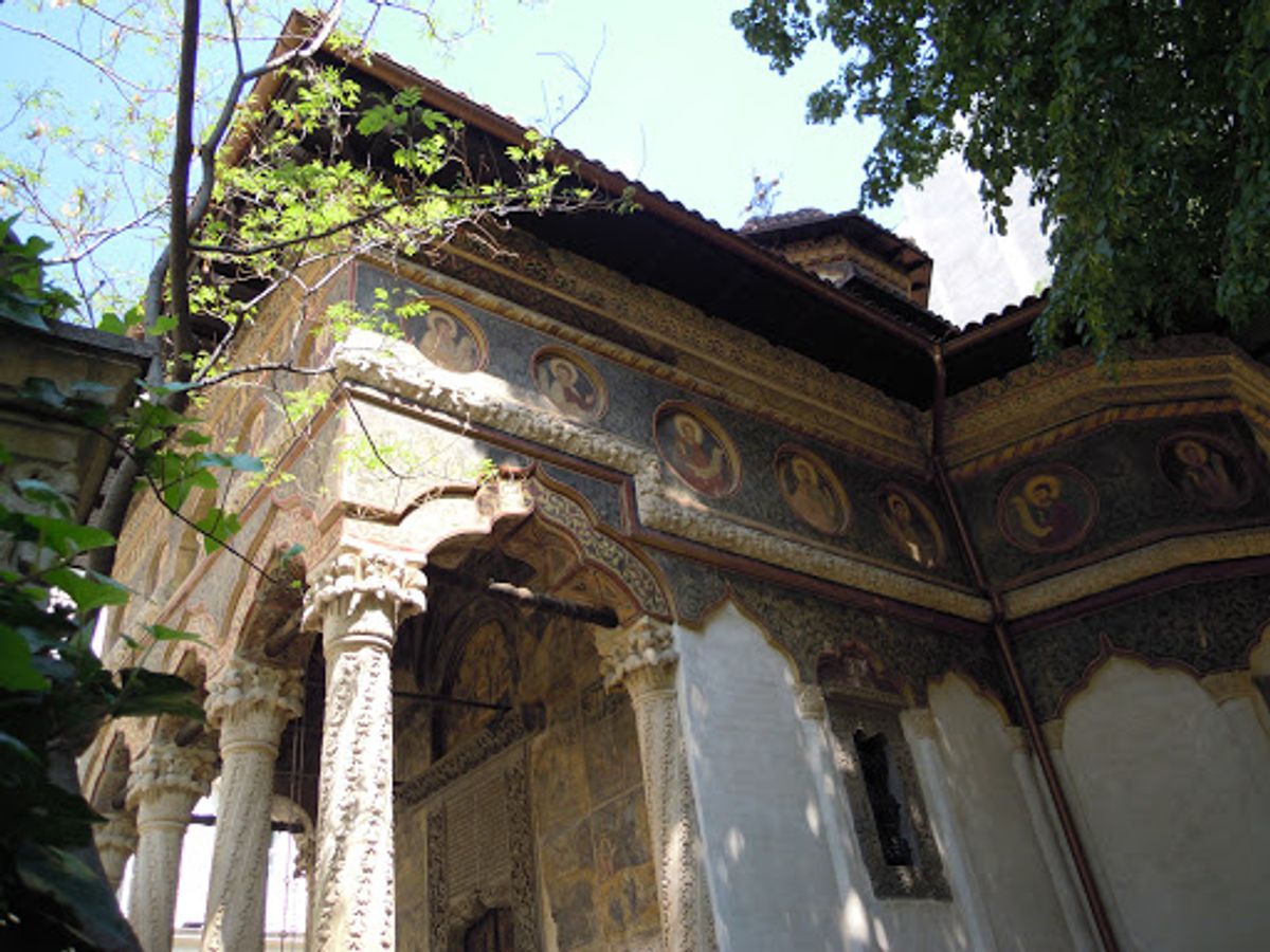 スタヴロポレオス教会。ブカレストで最も古い教会の一つ。やはり中には入れず(...