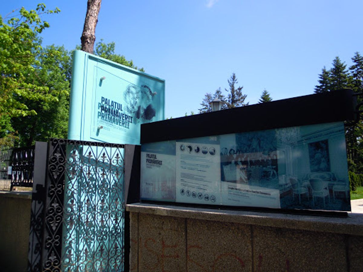 午後はもう一つの目玉、チャウシェスクのお家見学。私が訪れるほんの数週間前に...