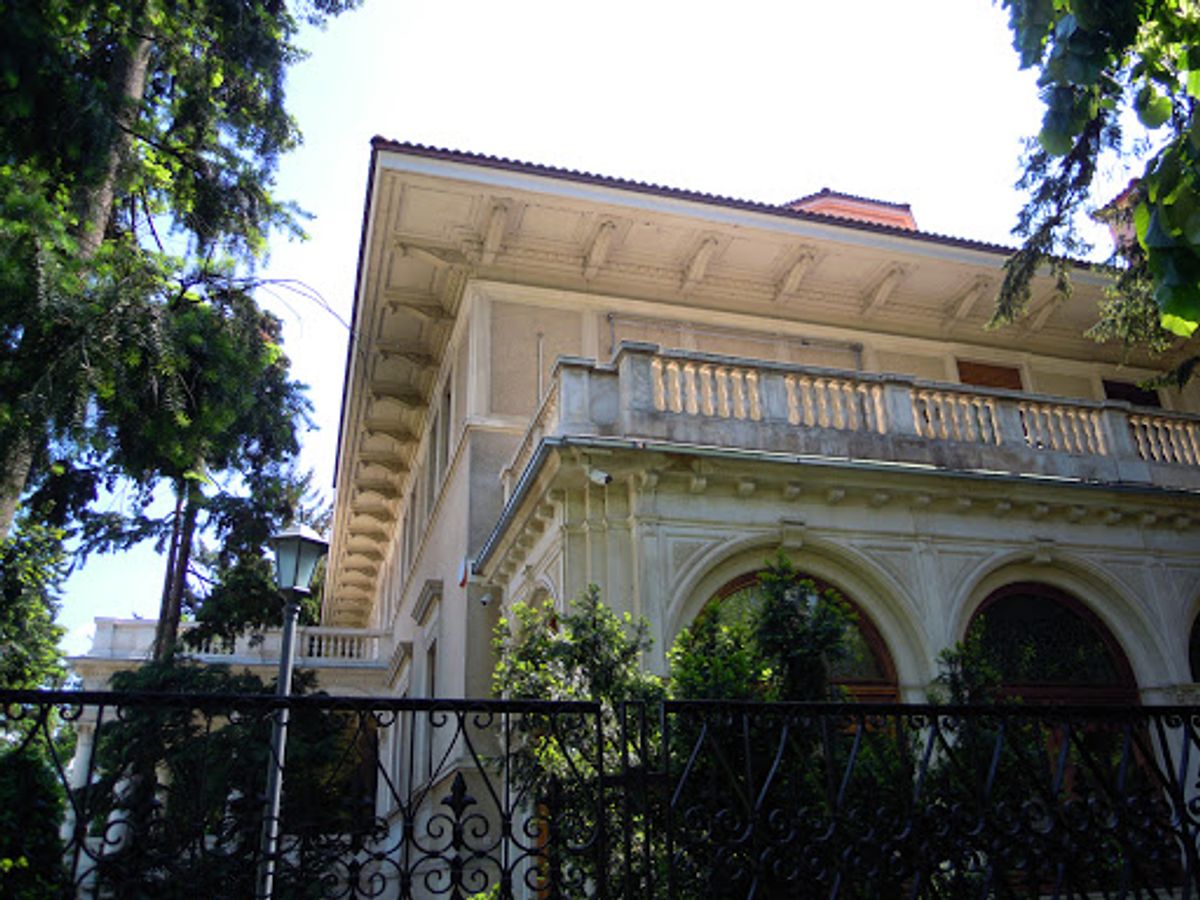 午後はもう一つの目玉、チャウシェスクのお家見学。私が訪れるほんの数週間前に...