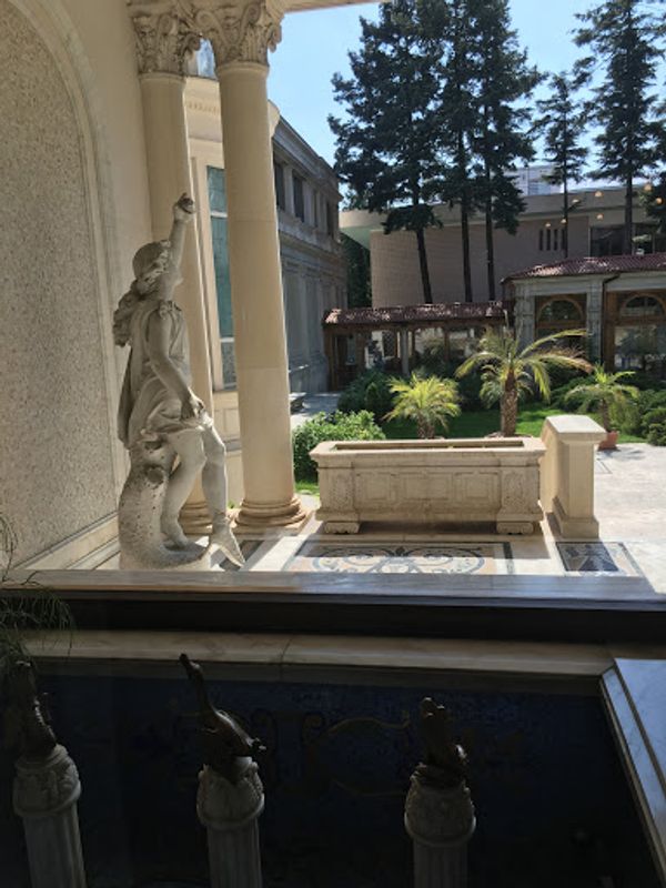 ルーマニア・Bucharest「東欧革命について、ルーマニア」の写真：豪華絢爛なチャウシェスク邸内部。