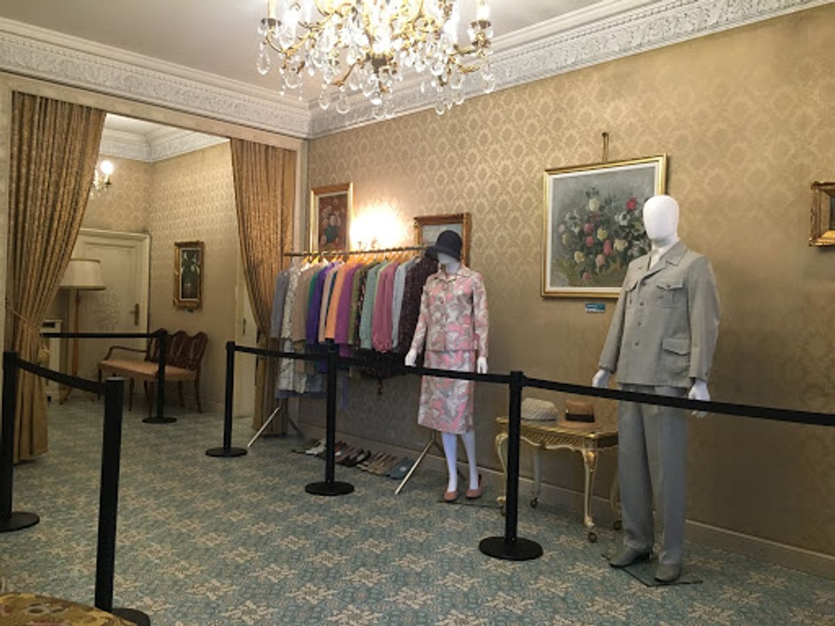 豪華絢爛なチャウシェスク邸内部。
大統領夫妻のクローゼット。