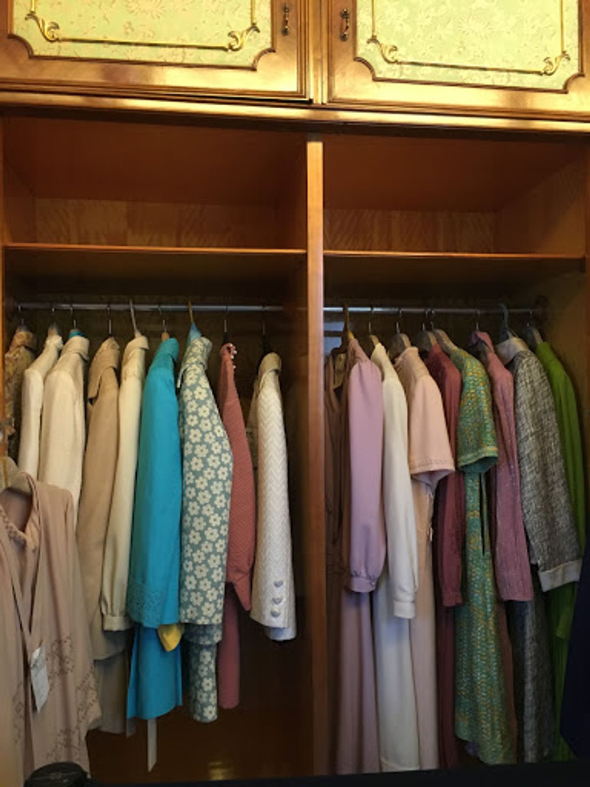 豪華絢爛なチャウシェスク邸内部。
大統領夫妻のクローゼット。