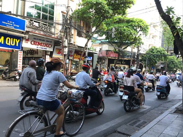 ベトナム・ハノイ、ハロン湾「ハノイまさかの女子2名旅」の写真：ホアンキエム湖周辺を散策。