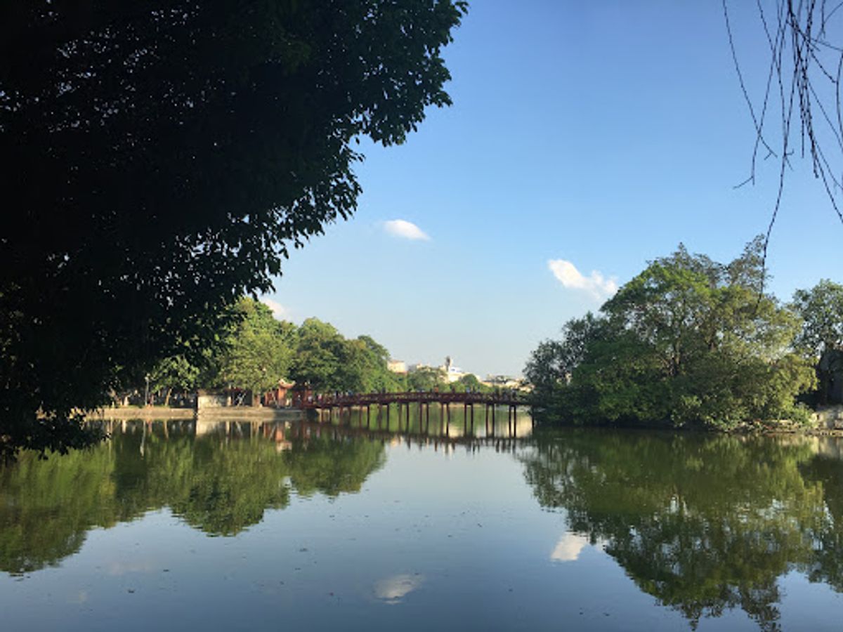 ホアンキエム湖周辺を散策。