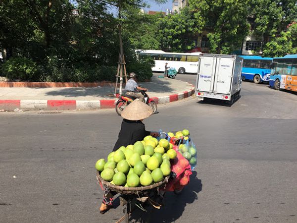 ベトナム・ハノイ、ハロン湾「ハノイまさかの女子2名旅」の写真：翌朝。街並。