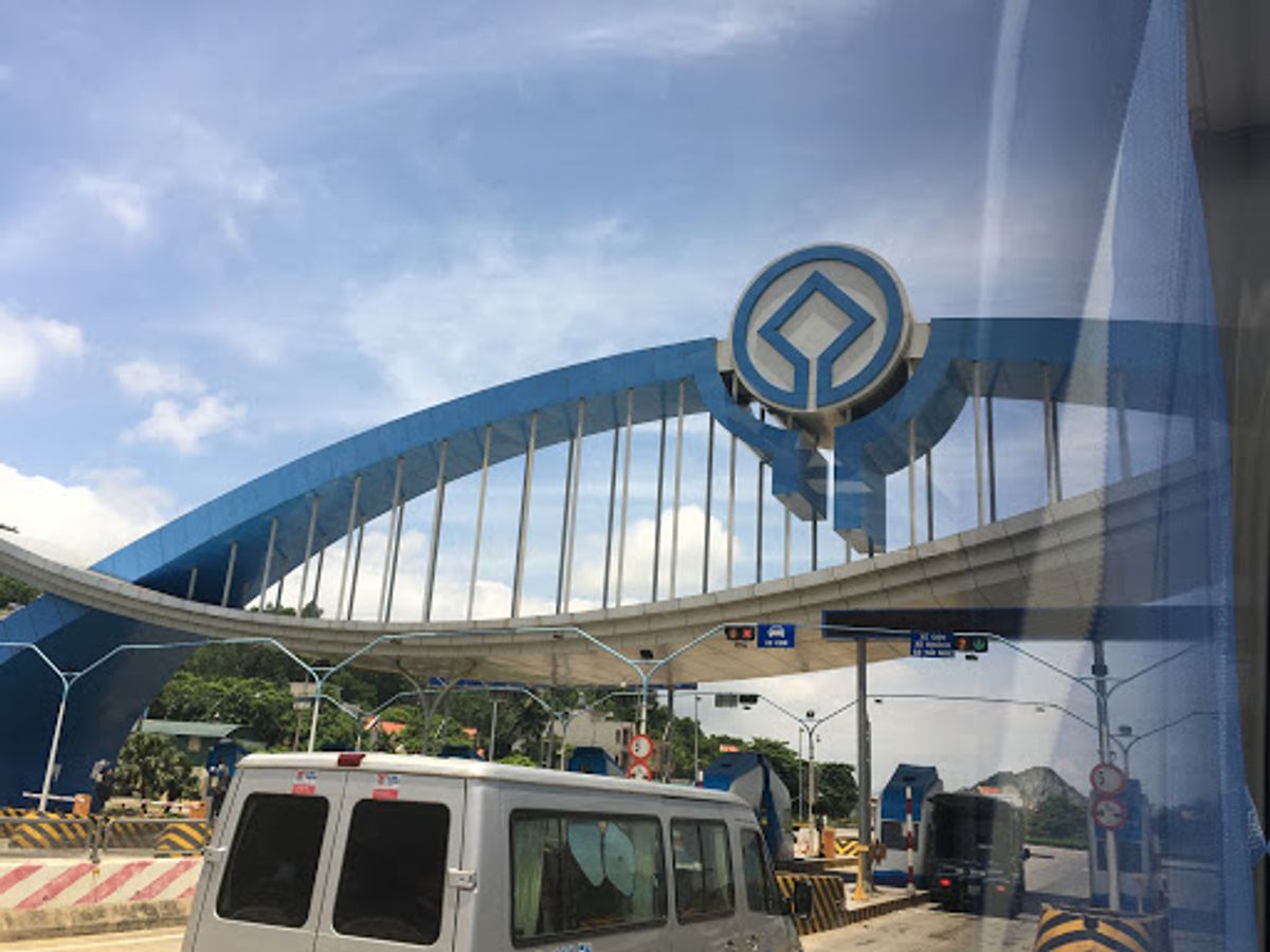 ハロン湾へ日帰り。