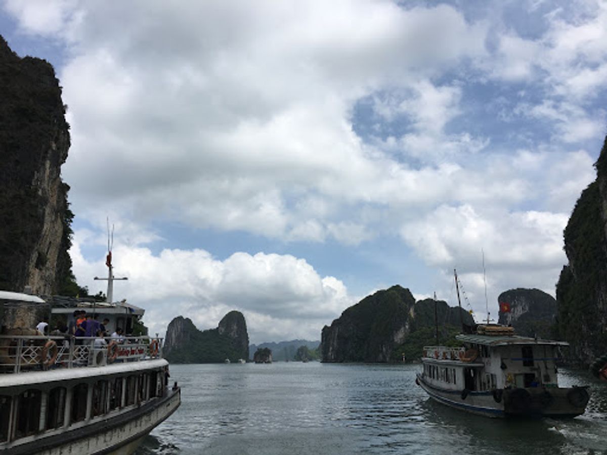 ハロン湾へ日帰り。