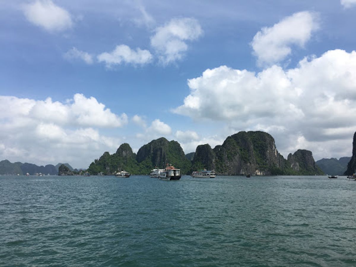 ハロン湾の夫婦岩とか。