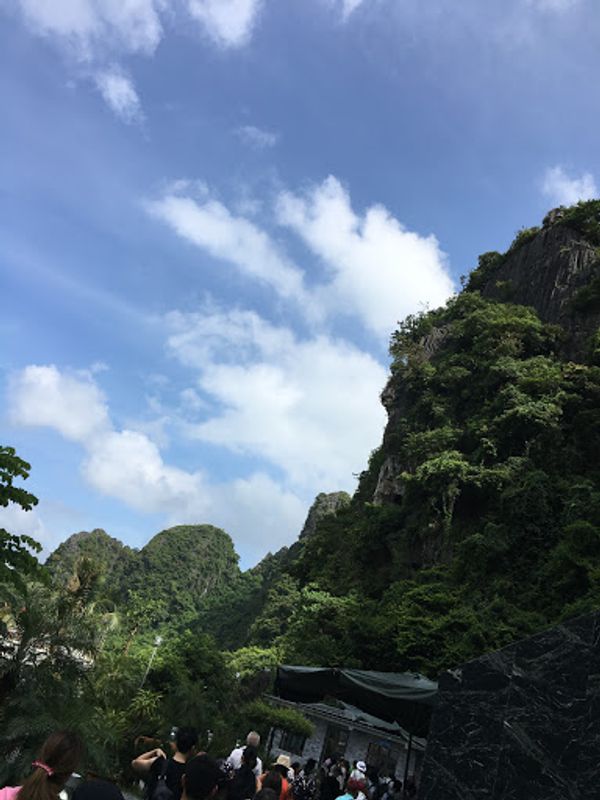 ベトナム・ハノイ、ハロン湾「ハノイまさかの女子2名旅」の写真：鍾乳洞とか(あまり興味がない w)