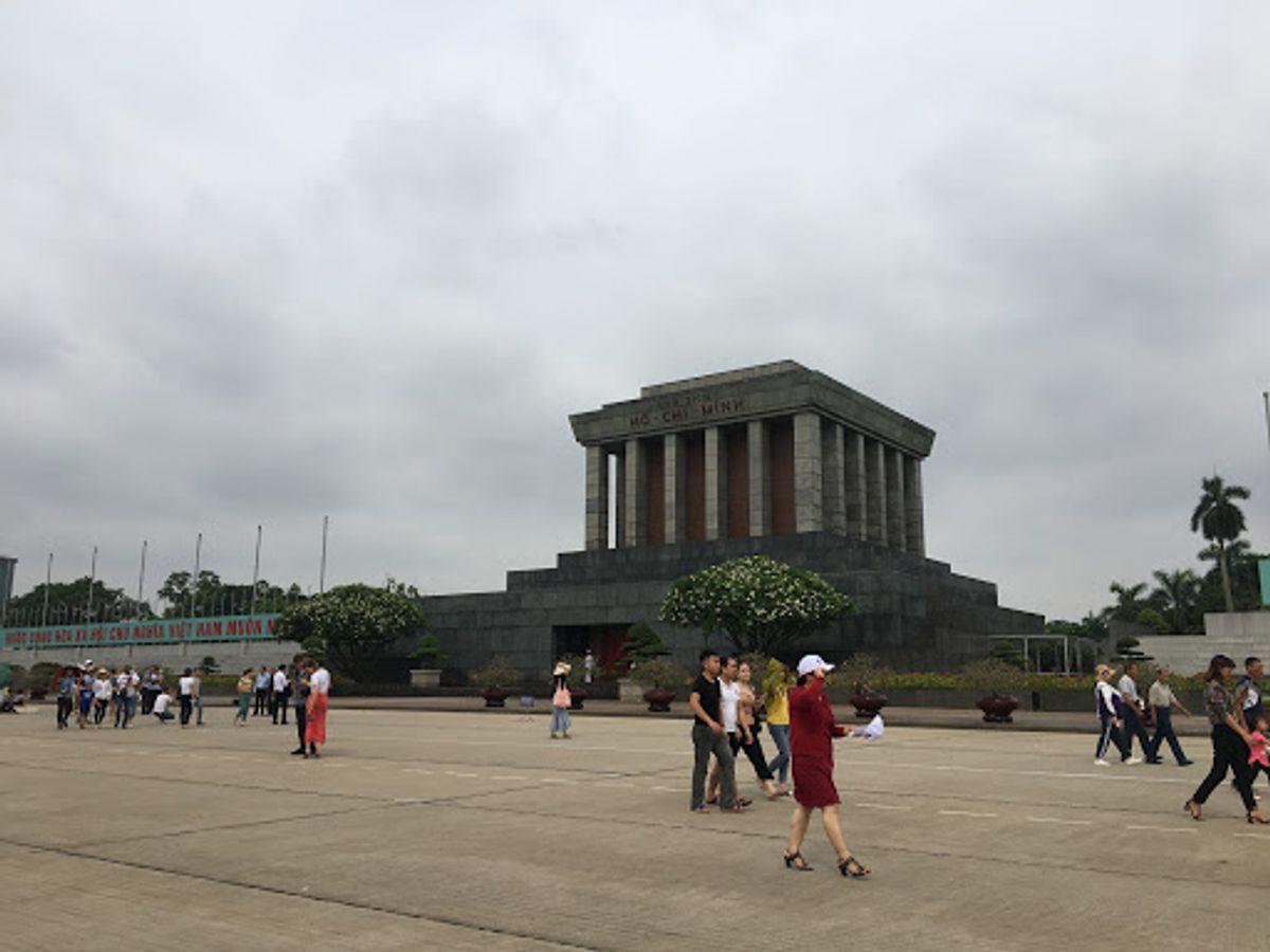 ホーチミン廟。中には入らず。