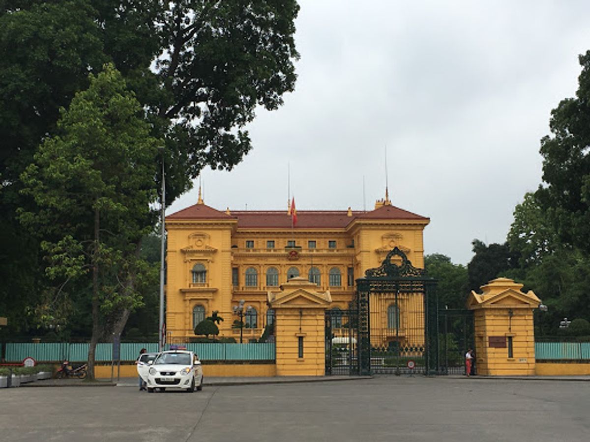 ホーチミン廟。中には入らず。