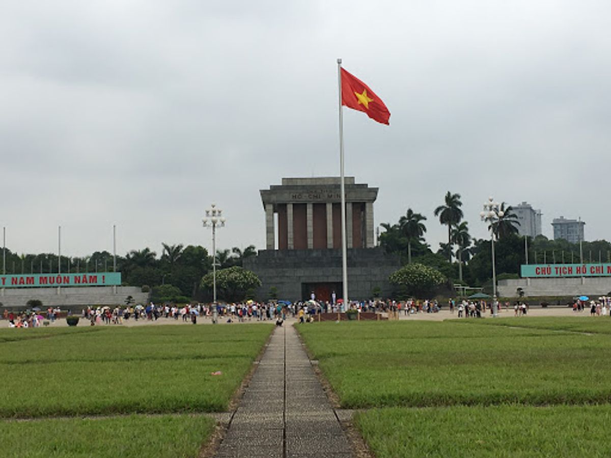 ホーチミン廟。中には入らず。