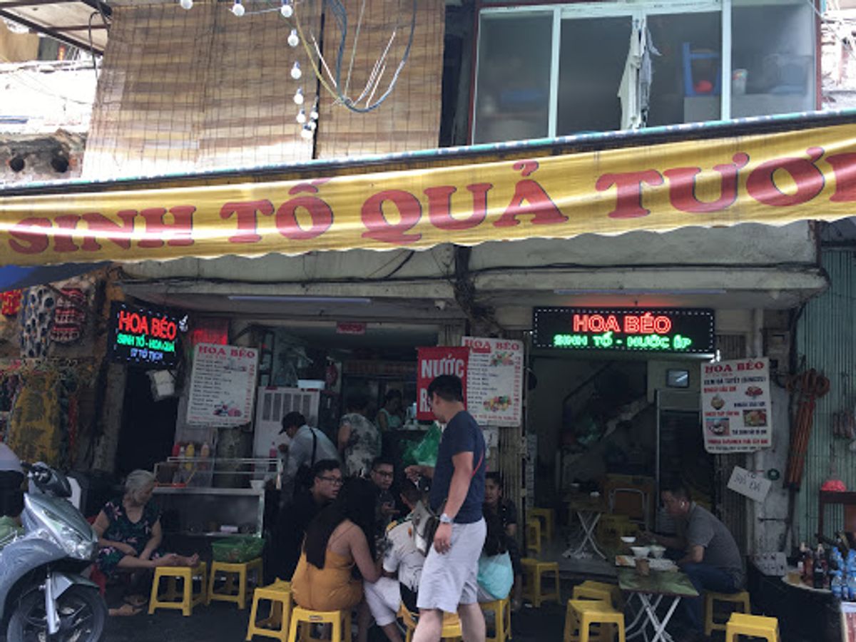 ホアクアザムって言うフルーツたっぷりのかき氷と、メニューはフォーボー1点の...