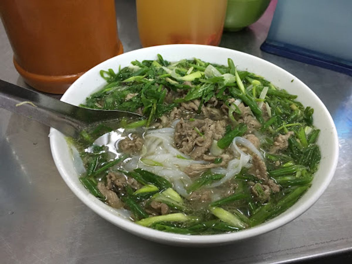 ホアクアザムって言うフルーツたっぷりのかき氷と、メニューはフォーボー1点の...