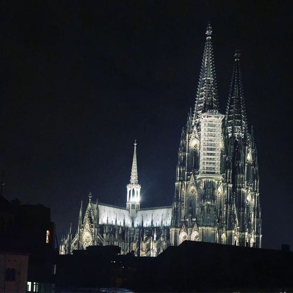 オランダ・パリ「ドイツ・オランダ・ベルギー・フランス」の写真：2日目
ケルン大聖堂
アムステルダムに移...