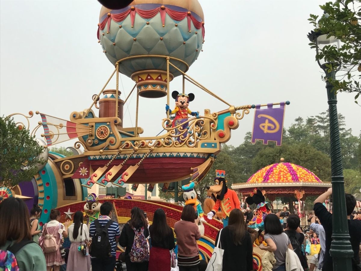 この旅の目的の一つでもあるディズニーランドへ！
中心地からメトロで向かいま...