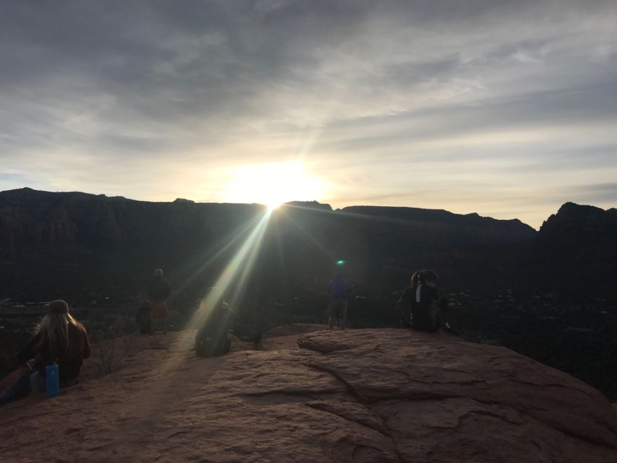 到着翌日は確か5時出発？とかでまずはセドナでの朝日鑑賞へ🌅
日本では見られ...