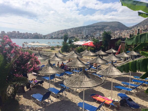 アルバニア・サランダ、ブトリント「サランダの旅」の写真：サランダ市内。
ビーチが徒歩圏内で地元っ...