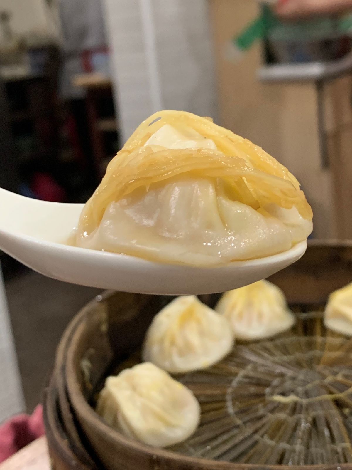 旅の疲れを少し焼きそばで回復させた後、
本格的な飯欲に目覚めたので、
...