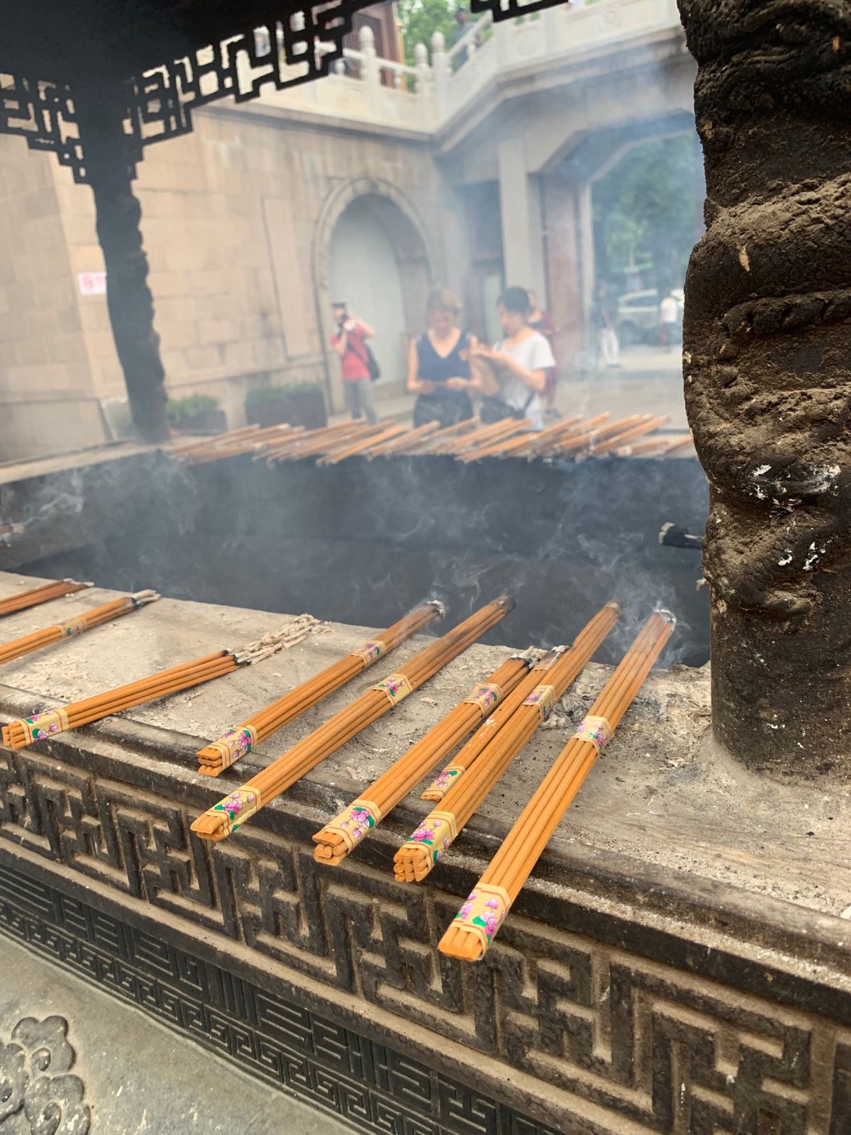 静安寺。
毎月1日と15日は無料になると情報があったが、普通にお金かかりま...