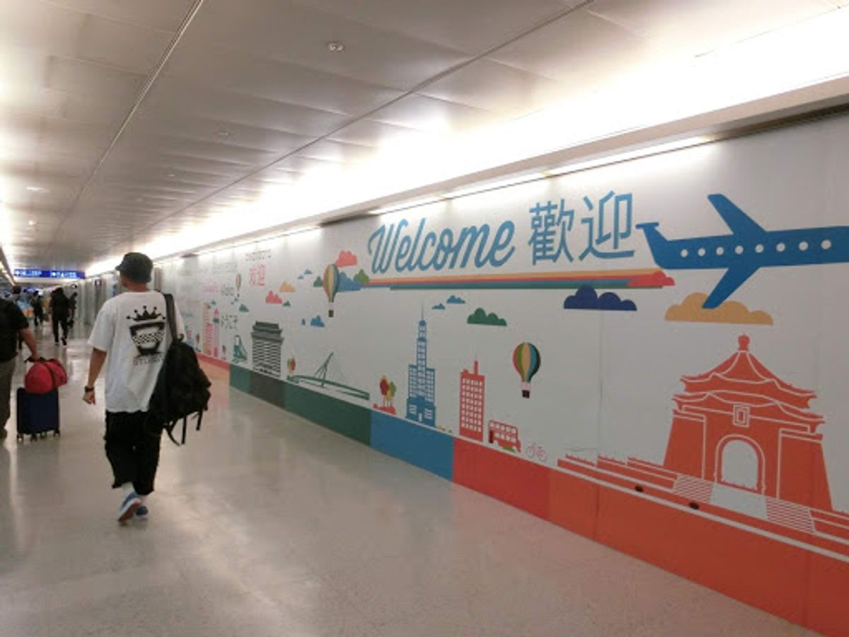 桃園国際空港と限定Easy card150元。
