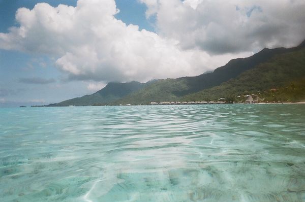仏領ポリネシア・パペーテ「タヒチ」の写真：モーレア島で撮影。海の色がめちゃくちゃ綺麗。