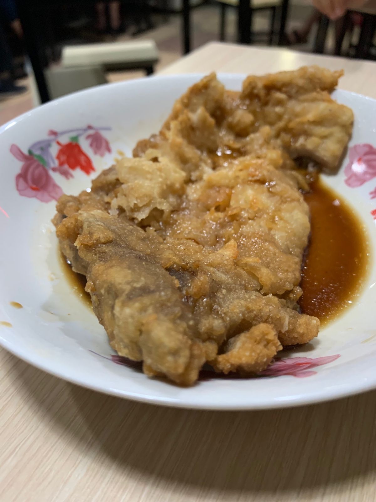 たまたま近くにあった大人気の国際飯店で、めちゃくちゃ良い香りがしているパン...