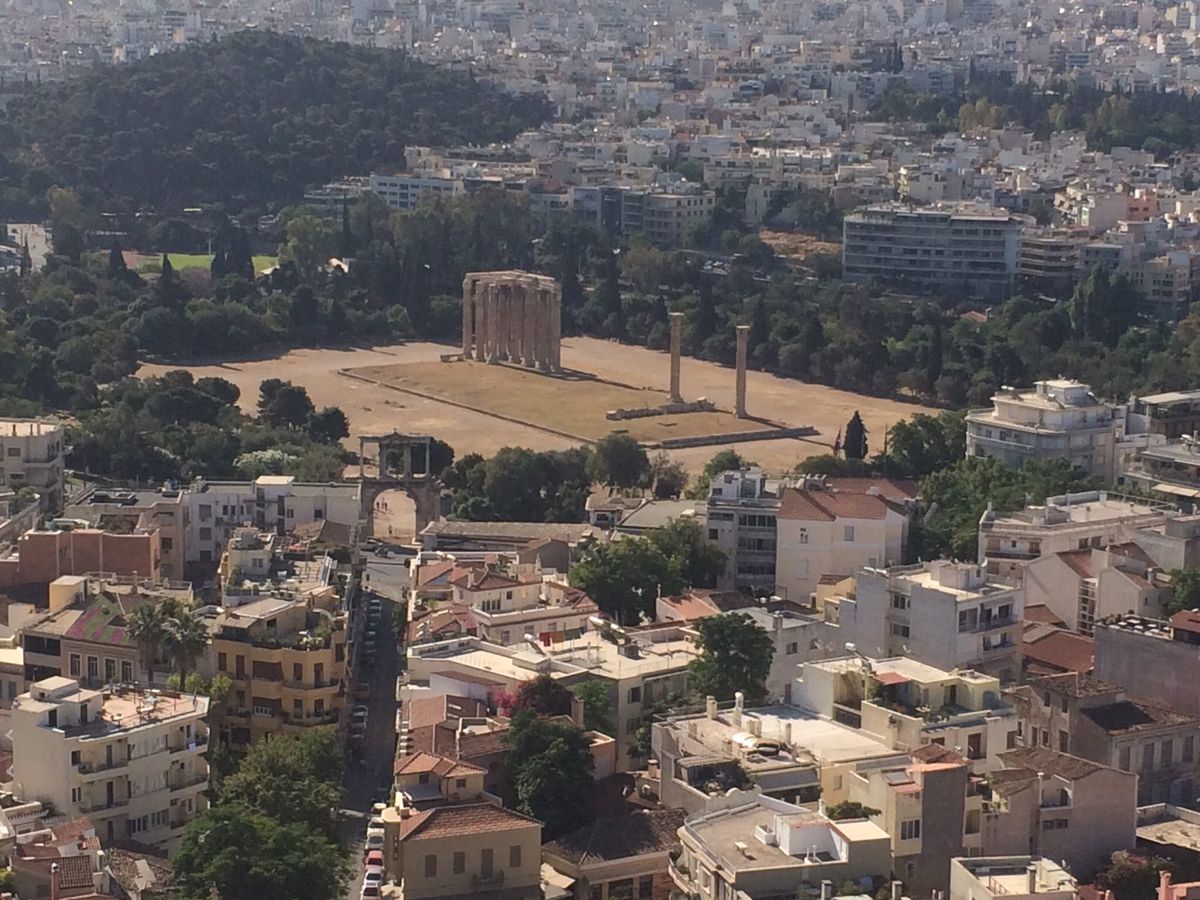 アクロポリスの散策は、まだ暑くない朝一がおススメ。エレクティオンの乙女たち...