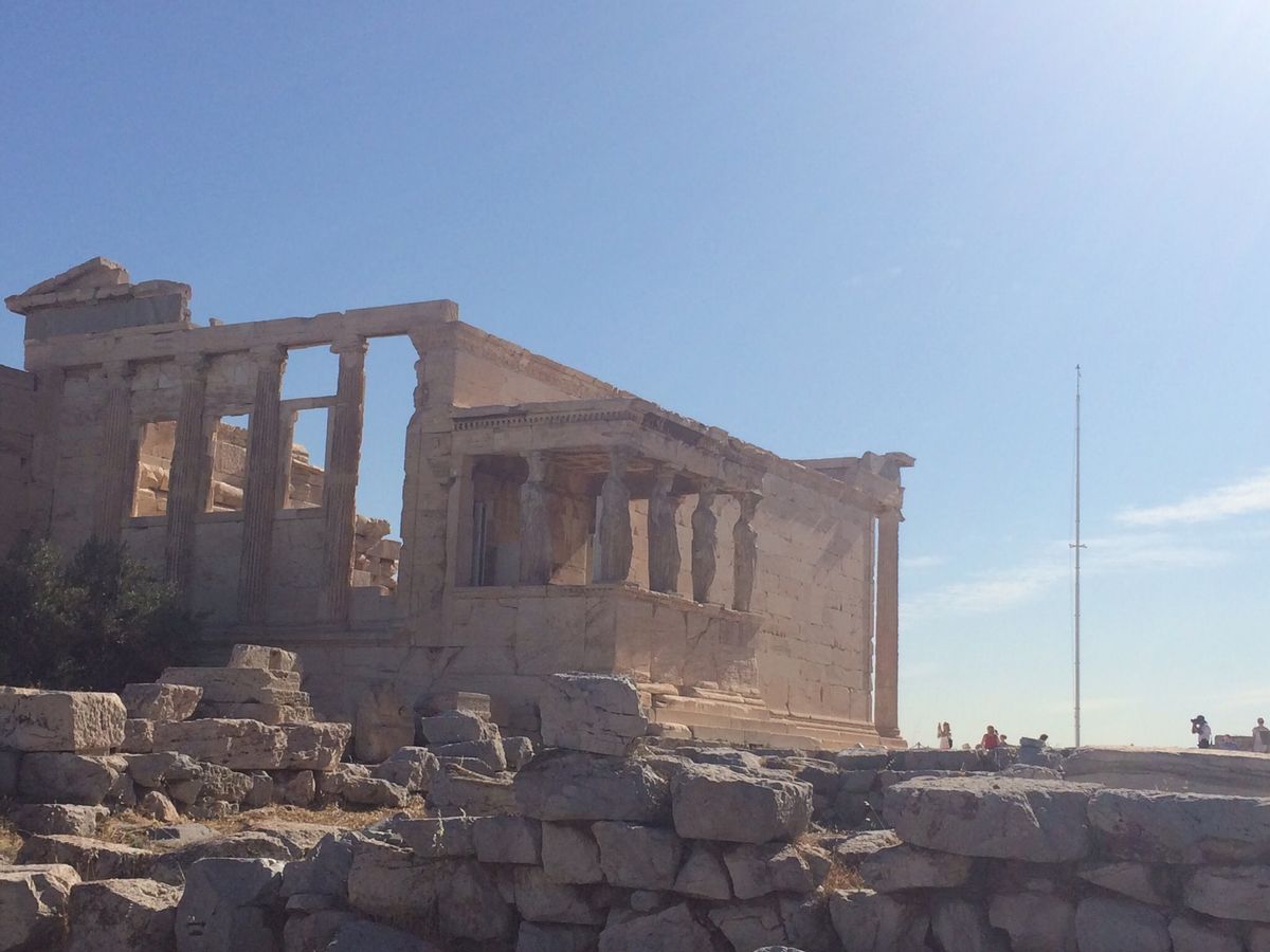 アクロポリスの散策は、まだ暑くない朝一がおススメ。エレクティオンの乙女たち...