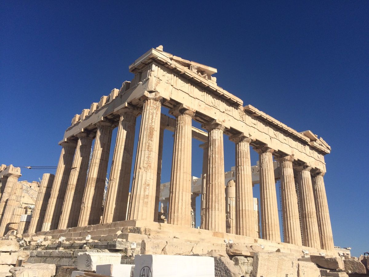 アクロポリスの散策は、まだ暑くない朝一がおススメ。エレクティオンの乙女たち...