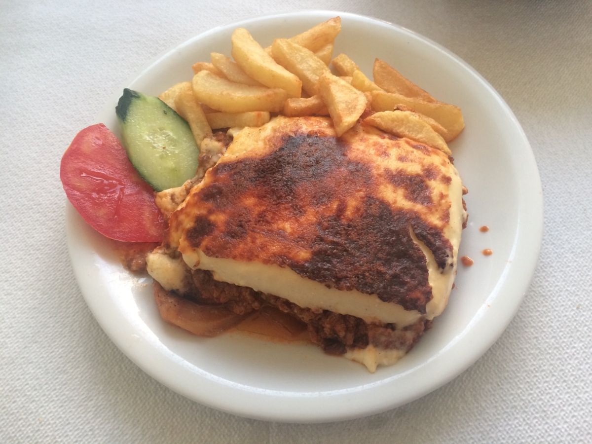 ギリシャごはん。
ギリシャサラダに乗っかるフェタチーズの大きさよ・・・。
...