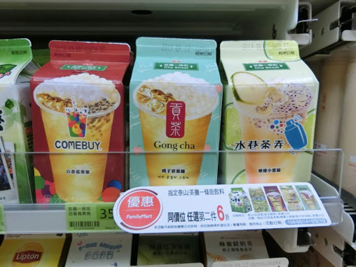 近くのファミマ。たかがコンビニ。されどコンビニ。色々と痺れる（笑）
紙パッ...