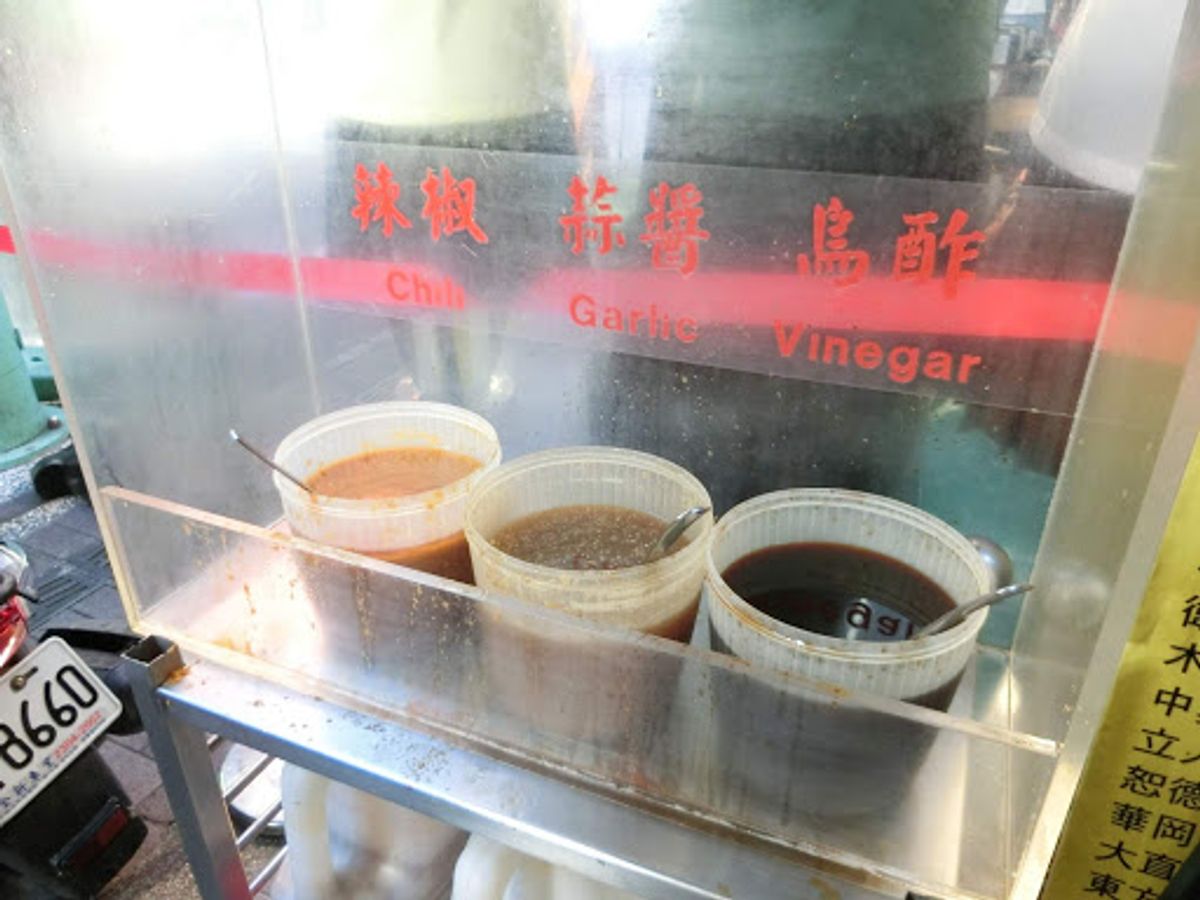 台湾1食目はここ。30℃超えの中、トロミのついた麺を食べて、汗だく(T ^...