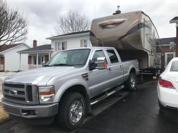 カナダ・Vancouver「Canada🇨🇦 平成令和の旅」の写真：友達のお父さんの車と横にBedが
飛び出...