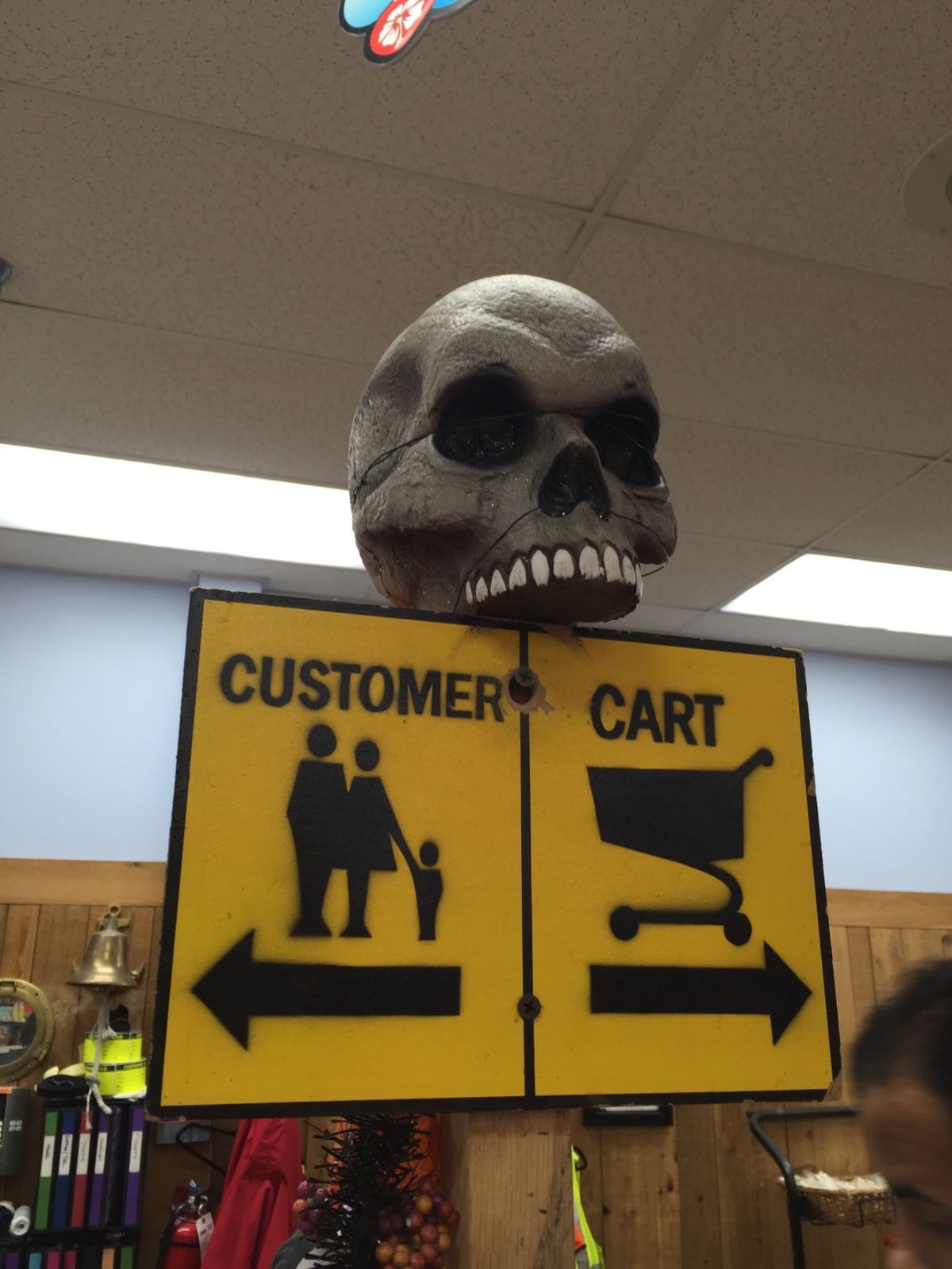 日本のハロウィンと違って、💀が多い！💦
昔懐かし、ゴーストバスターズの曲...